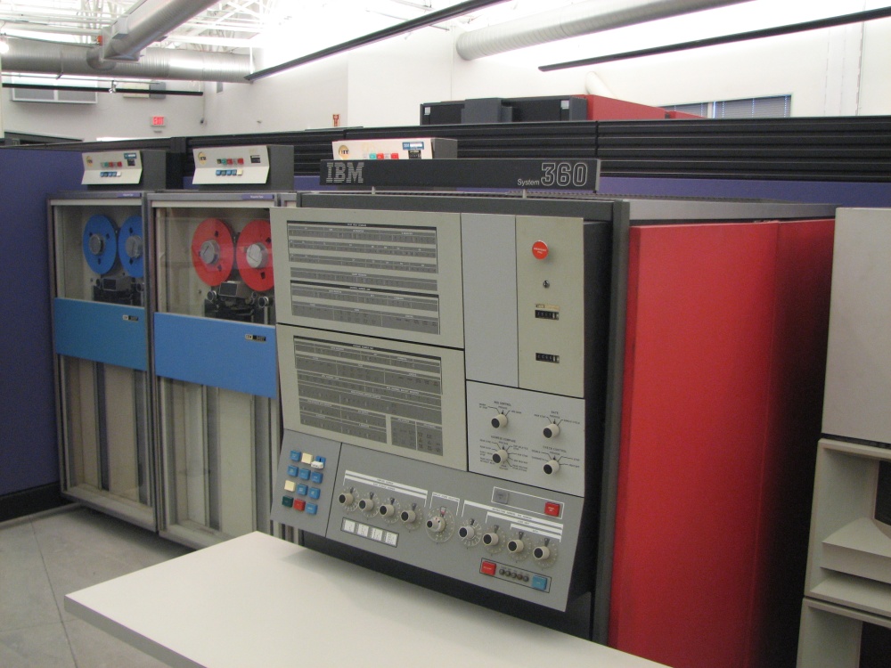 Mainframe: IBM System360.