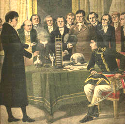 El físico italiano Alessandro Volta demostrando su pila al emperador francés Napoleón Bonaparte.