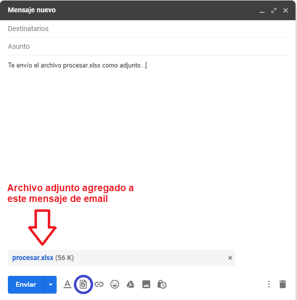 Captura de pantalla de la confección de un e-mail desde Gmail.com donde se ha incorporado un archivo adjunto de nombre procesar.xlsx. En el círculo azul se indica cuál es el botón que permite agregar archivos adjuntos en Gmail.