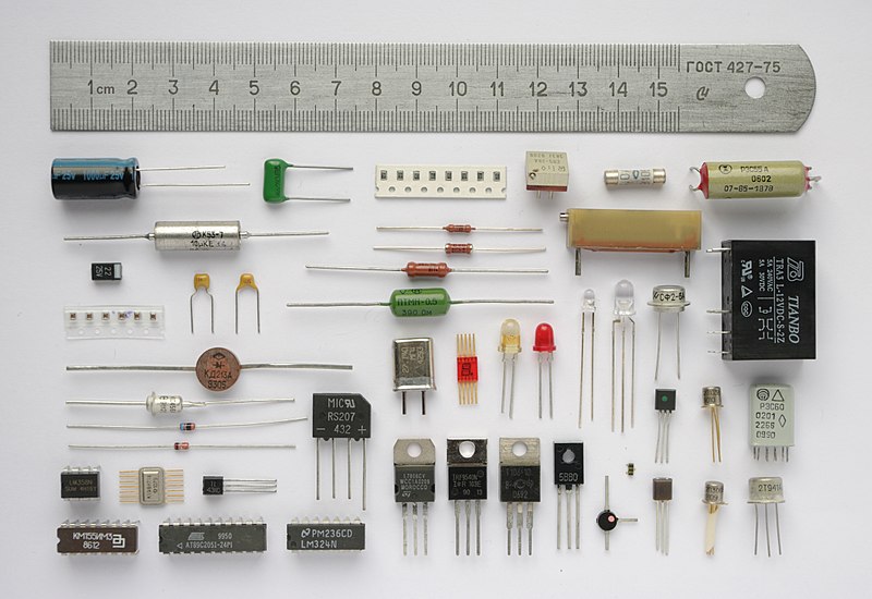 Varios componentes o dispositivos electrónicos.