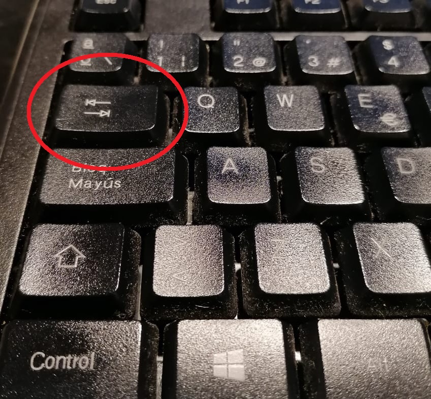 La tecla TAB (tabuladora) en un típico teclado de computadora en español.