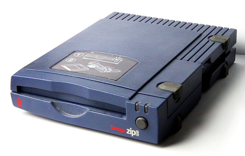 Zip Drive o unidad ZIP: en la imagen el modelo Iomega-100 drive