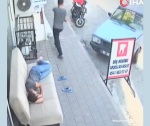 Video: spal mirno, ko je skoraj bil zbil avto