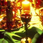 Hva betyr det å drømme om religiøse ritualer?