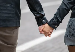 Imagen de la nota: Salir con una mujer Sagitario: cómo conquistarla sin quitarle libertad