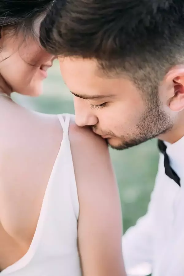 El hombre de Virgo en el amor: De adorable a sorprendentemente práctico