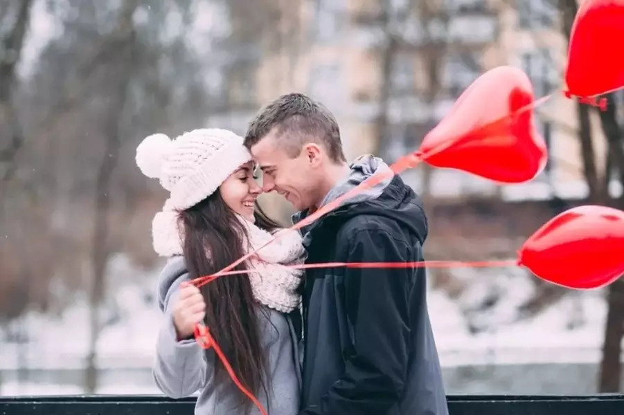 Cómo atraer a una mujer Géminis: Los mejores consejos para enamorarla