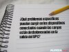 ¿Qué problemas específicos pueden surgir en los dispositivos conectados cuando las cargas están desbalanceadas en la 