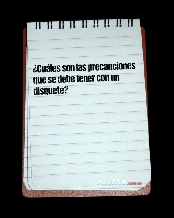 ¿Cuáles son las precauciones que se debe tener con un disquete?