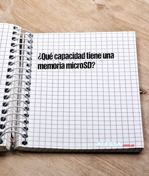 ¿Qué capacidad tiene una memoria microSD?
