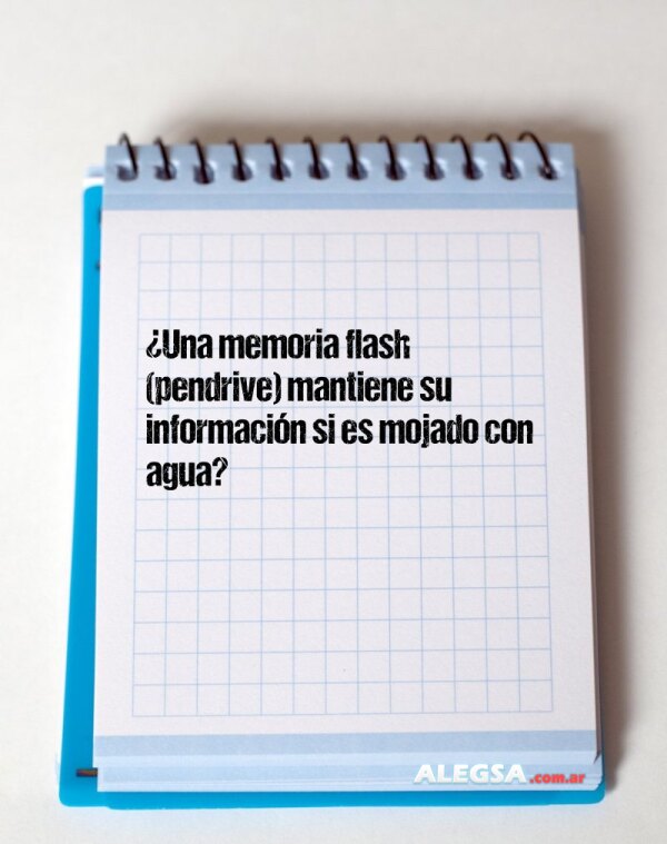 ¿Una memoria flash (pendrive) mantiene su información si es mojado con agua?