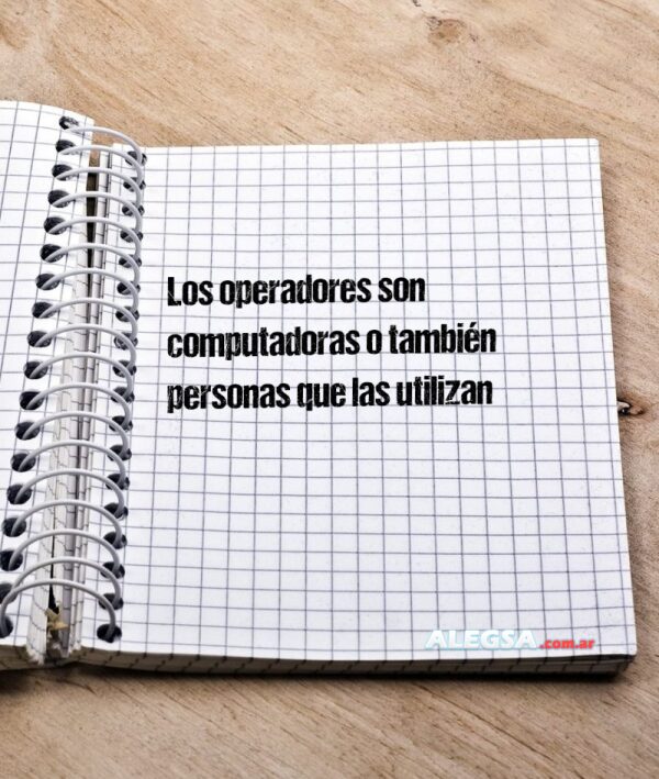 Los operadores son computadoras o también personas que las utilizan