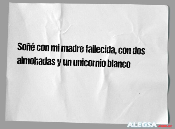 Soñé con mi madre fallecida, con dos almohadas y un unicornio blanco